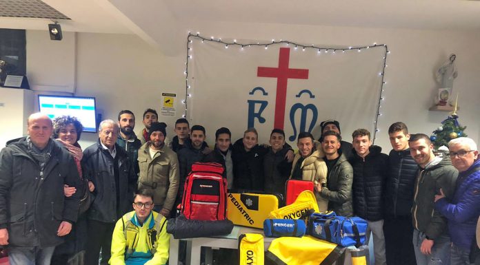 Lo Jolo regala zaini per le emergenze sanitarie alla Misericordia