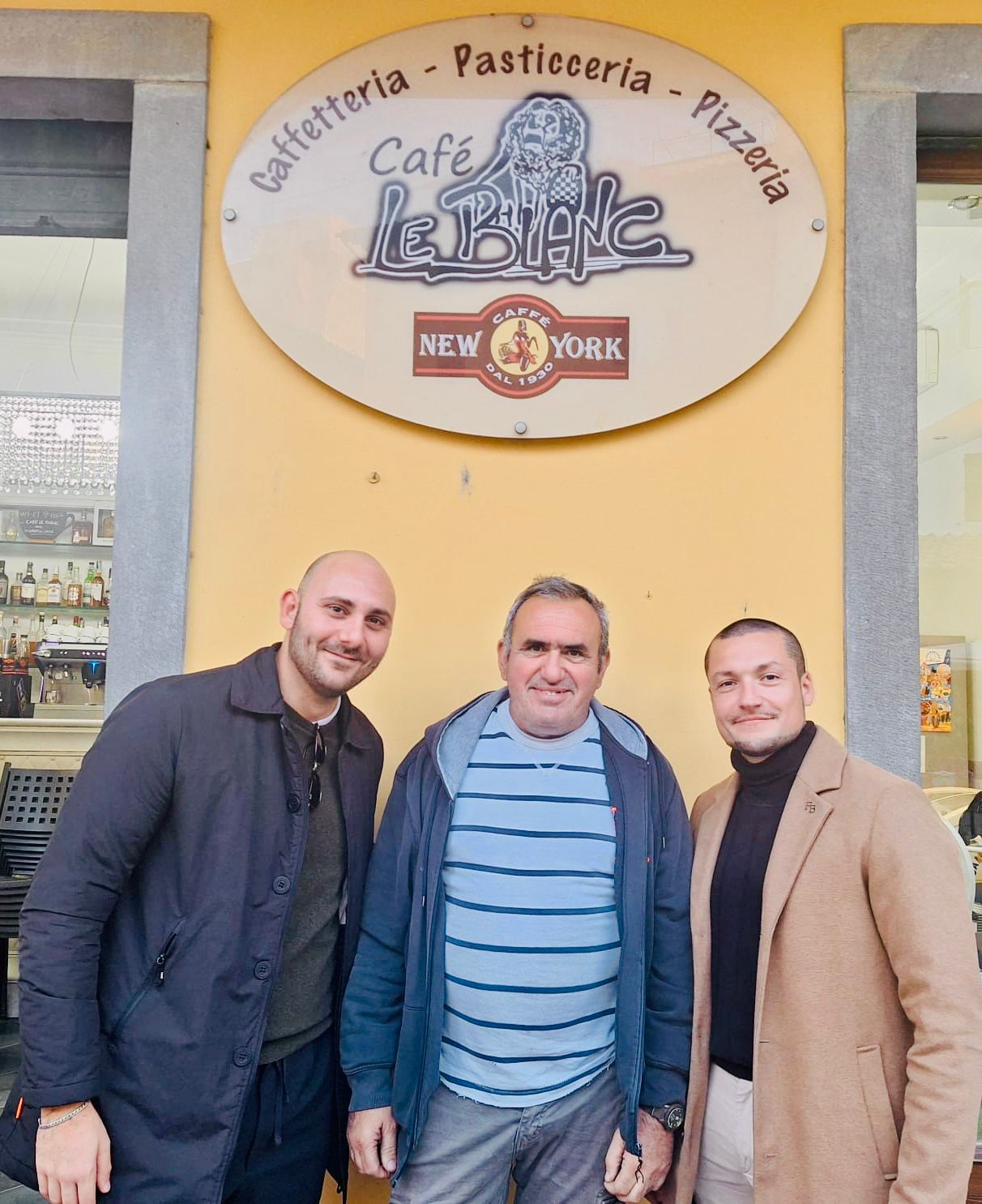 Al Café Le Blanc in piazza della Sala a Pistoia scocca l’ora del ricambio generazionale. Gli storici titolari vanno in pensione: si cerca un nuovo gestore