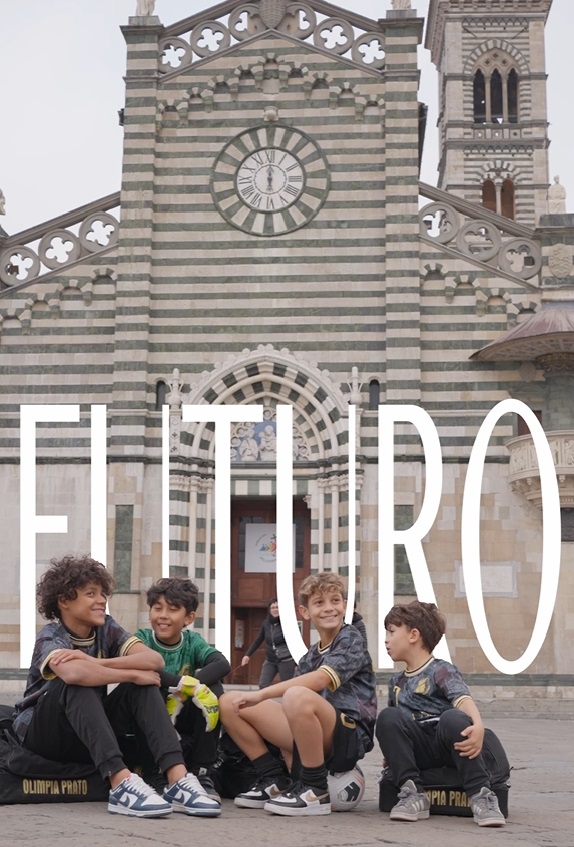 Identità, tradizione, futuro: l’Olimpia Prato presenta le nuove maglie da gioco. Dal Castello al Duomo, passando da ‘Io son di Prato’: protagonisti i baby calciatori