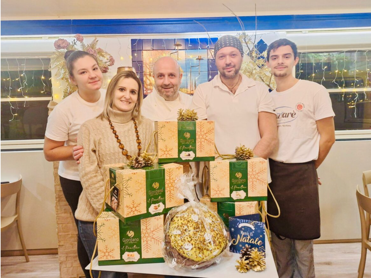 Al ristorante pizzeria Amalfi Prato le festività si trascorrono in famiglia. Pranzi, cene, asporto, dolci napoletani e panettone: un Natale per tutti i gusti