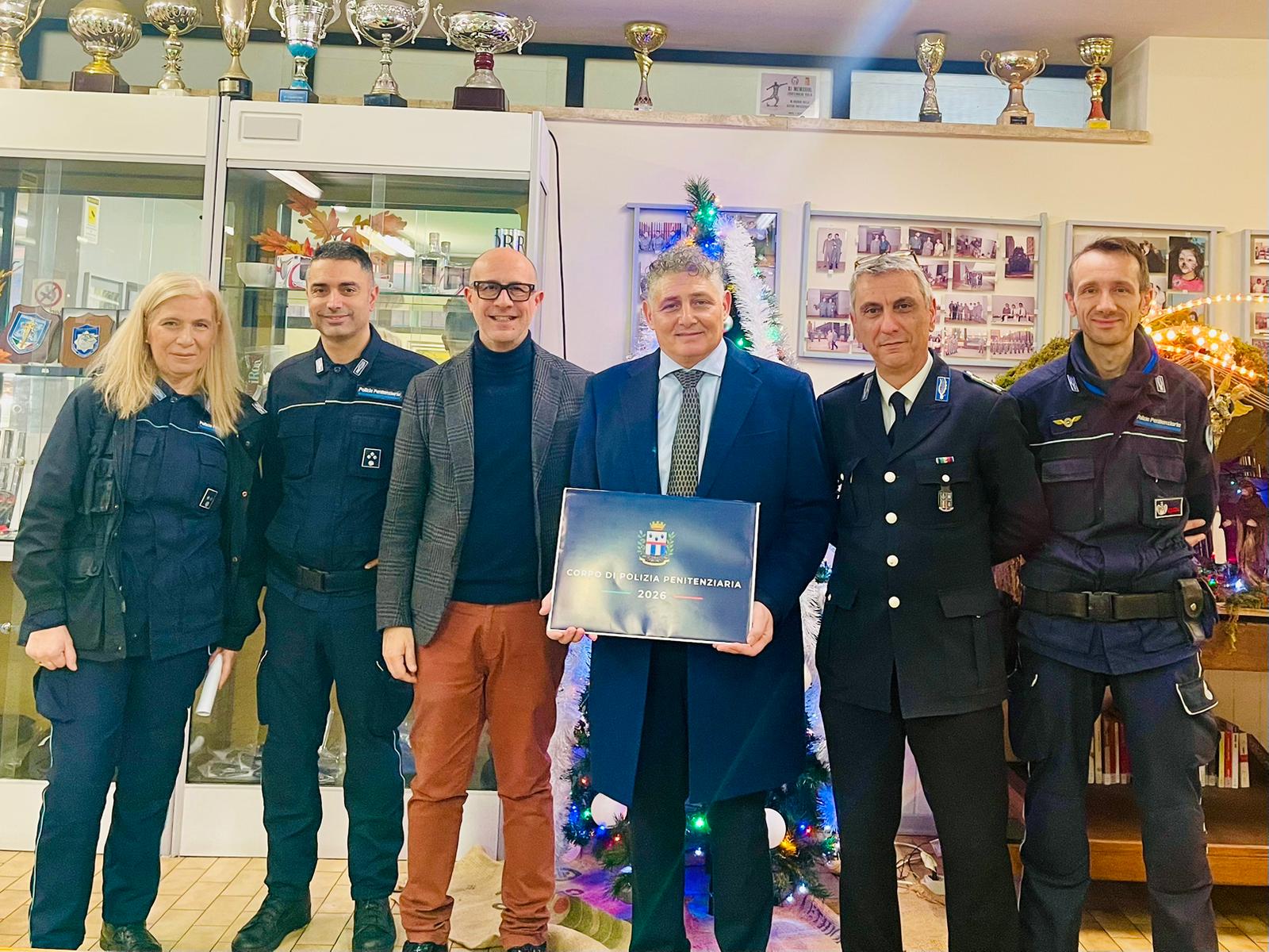 Montebianco Costruzioni omaggia la polizia penitenziaria della Dogaia: “Un gesto d’attenzione per il fondamentale servizio svolto sul territorio”