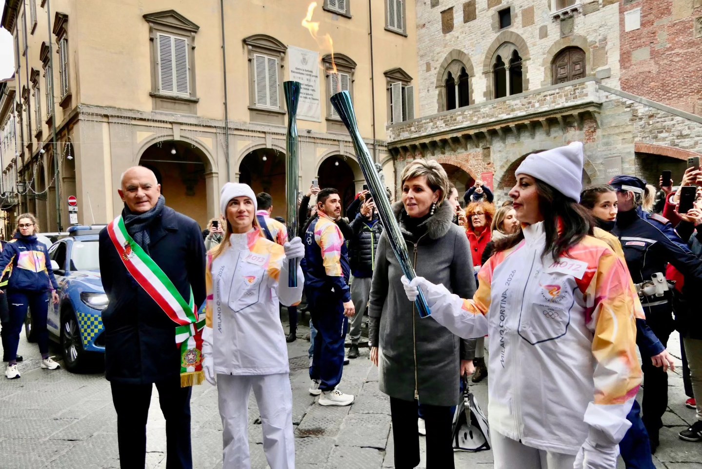 Festa a Prato per il passaggio della fiamma olimpica
