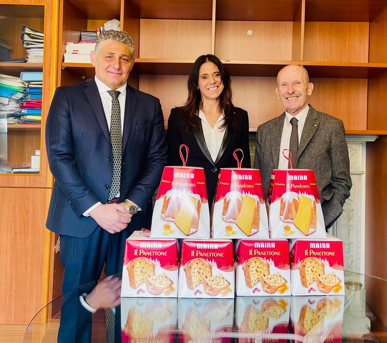 Un gesto di vicinanza ai pazienti e al personale sanitario di Villa Fiorita. Montebianco Costruzioni dona 50 panettoni alla Casa di Cura in vista delle feste