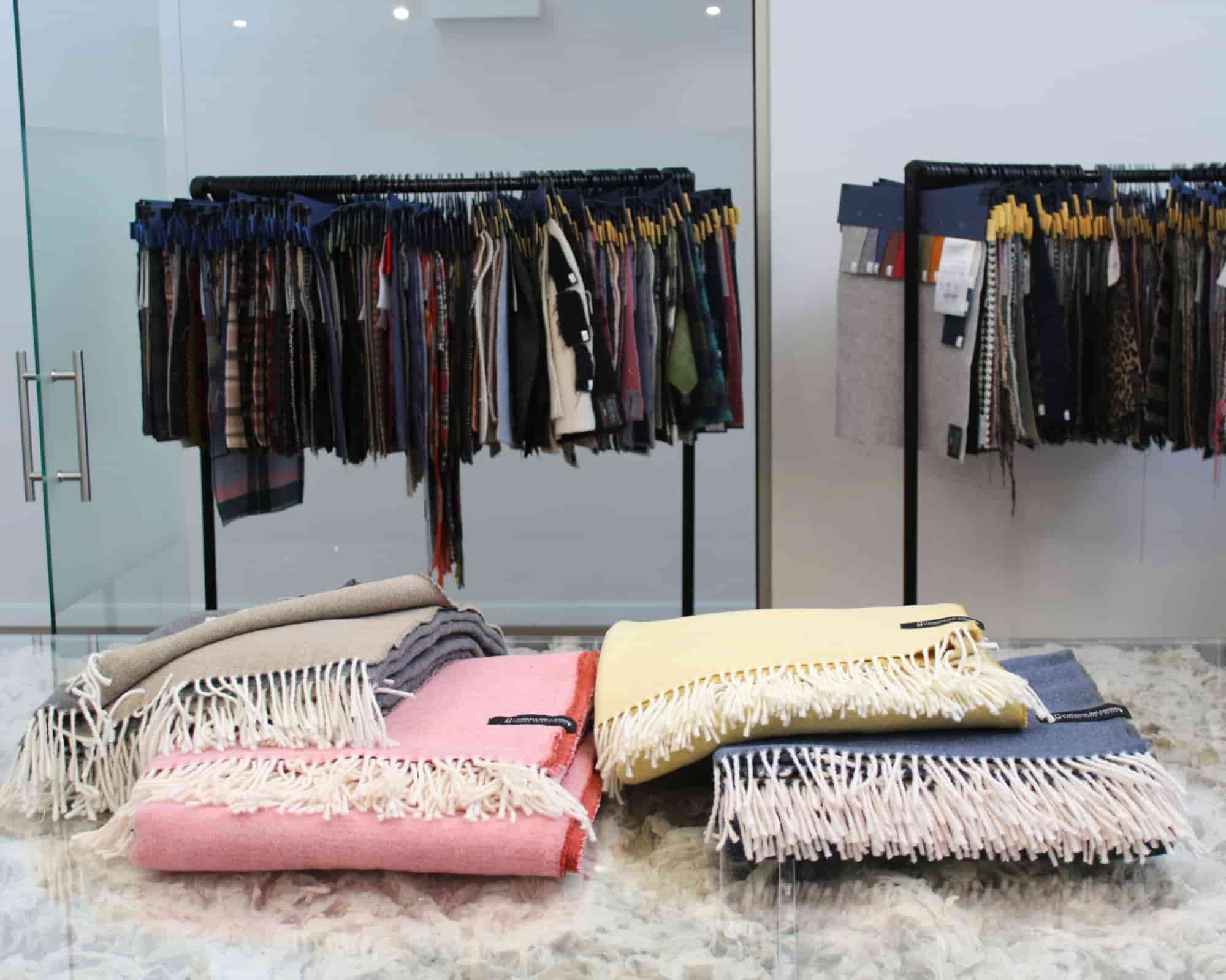 A Prato riapre ‘L’Officina del Cardato’: nella nuova sede hub di In.Tes.Pra. un messaggio di coraggio, tradizione e solidarietà