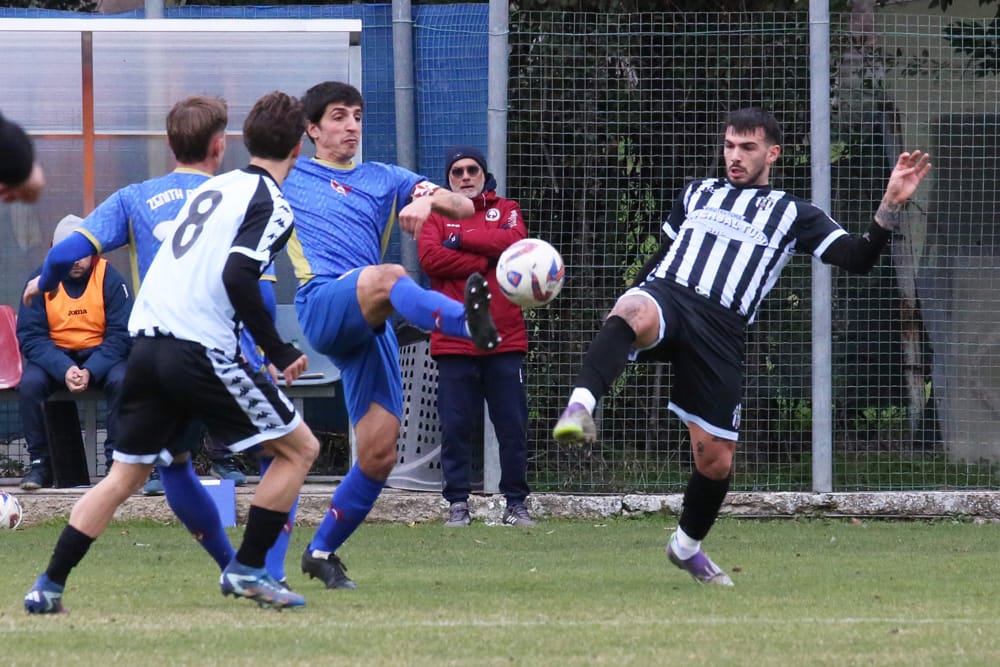 Pari a reti bianche per la Zenith, fermata al Chiavacci dalla Massese. Rammarico per la traversa di Cela