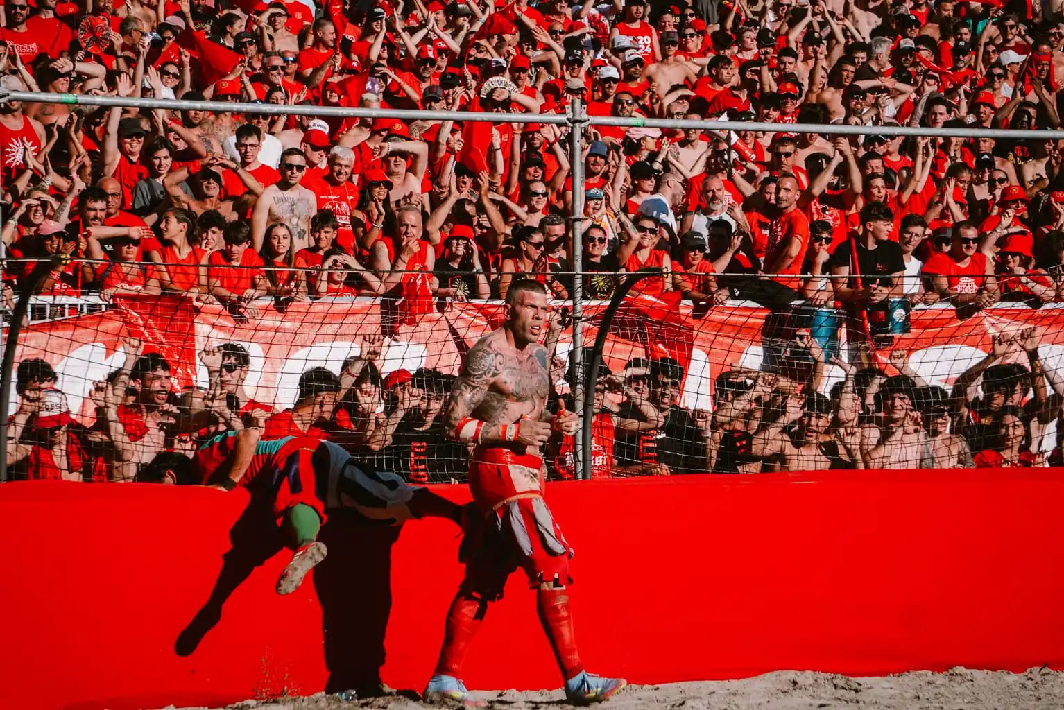 La sabbia nel sangue: Enrico Gianassi racconta il Calcio storico fiorentino Enrico Gianassi