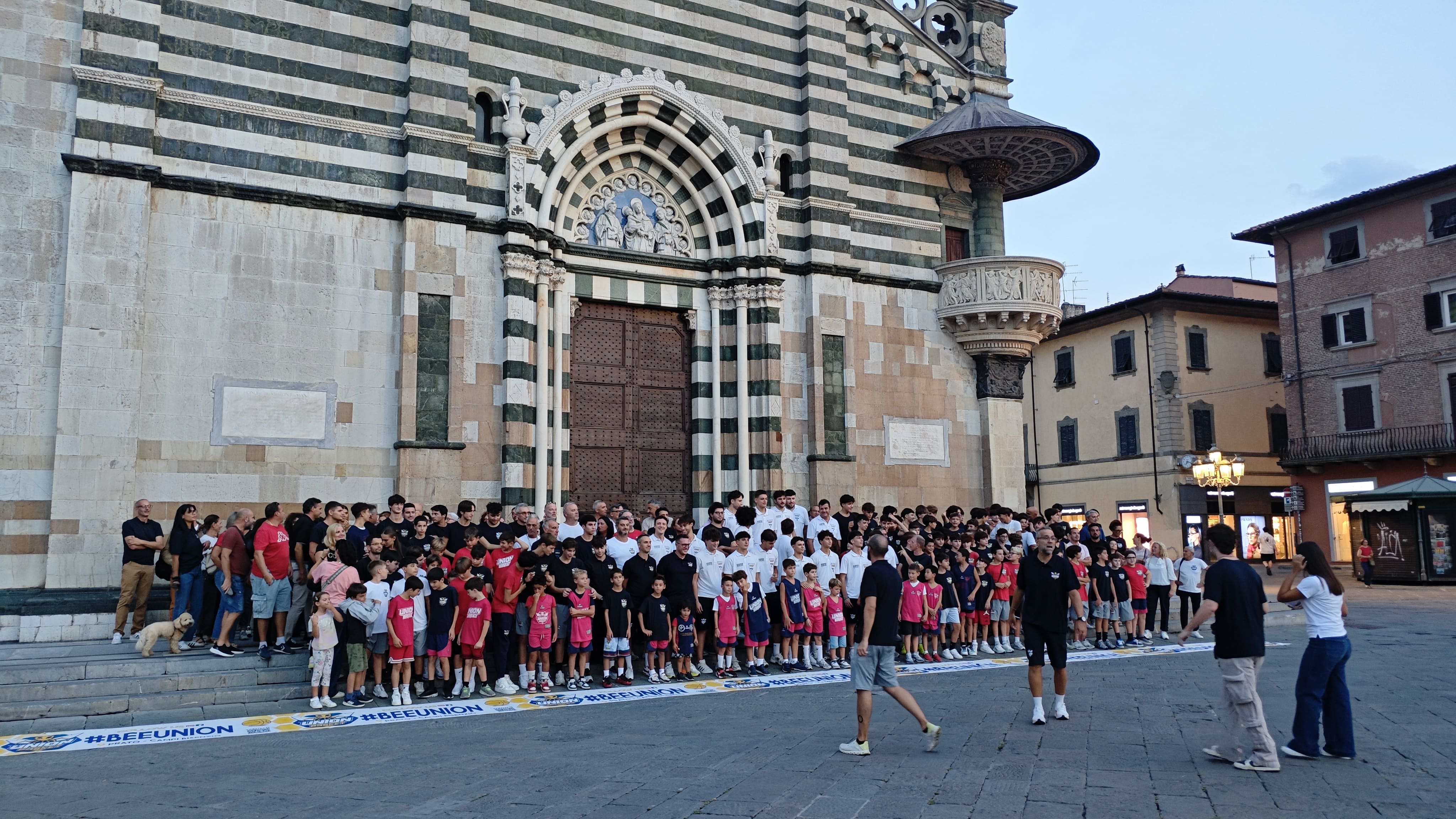 Union Basket, la presentazione della stagione in Piazza Duomo. Fra l’entusiasmo per l’esordio in B Interregionale e i problemi con gli impianti