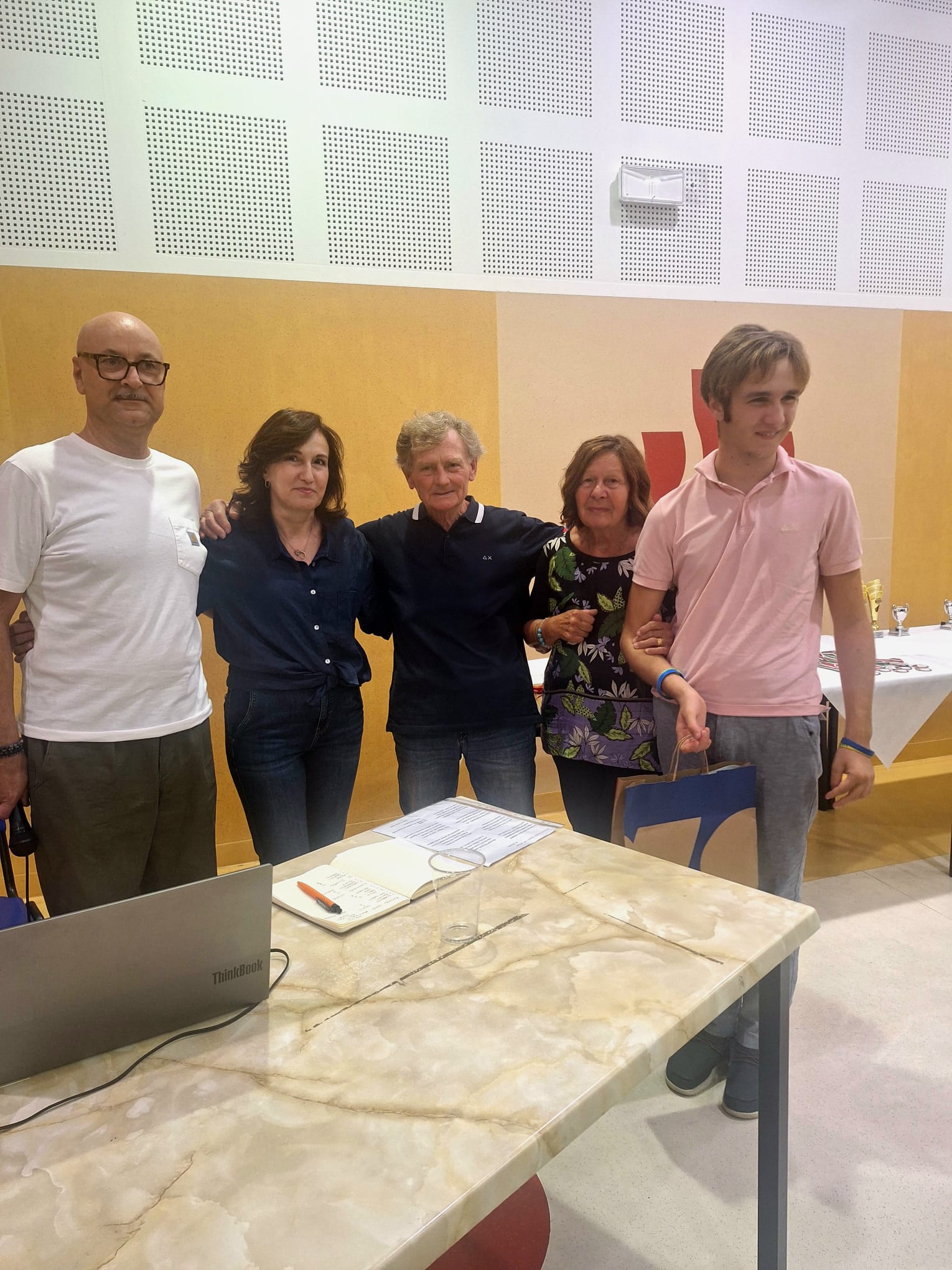 famiglia danesi con organizzatori